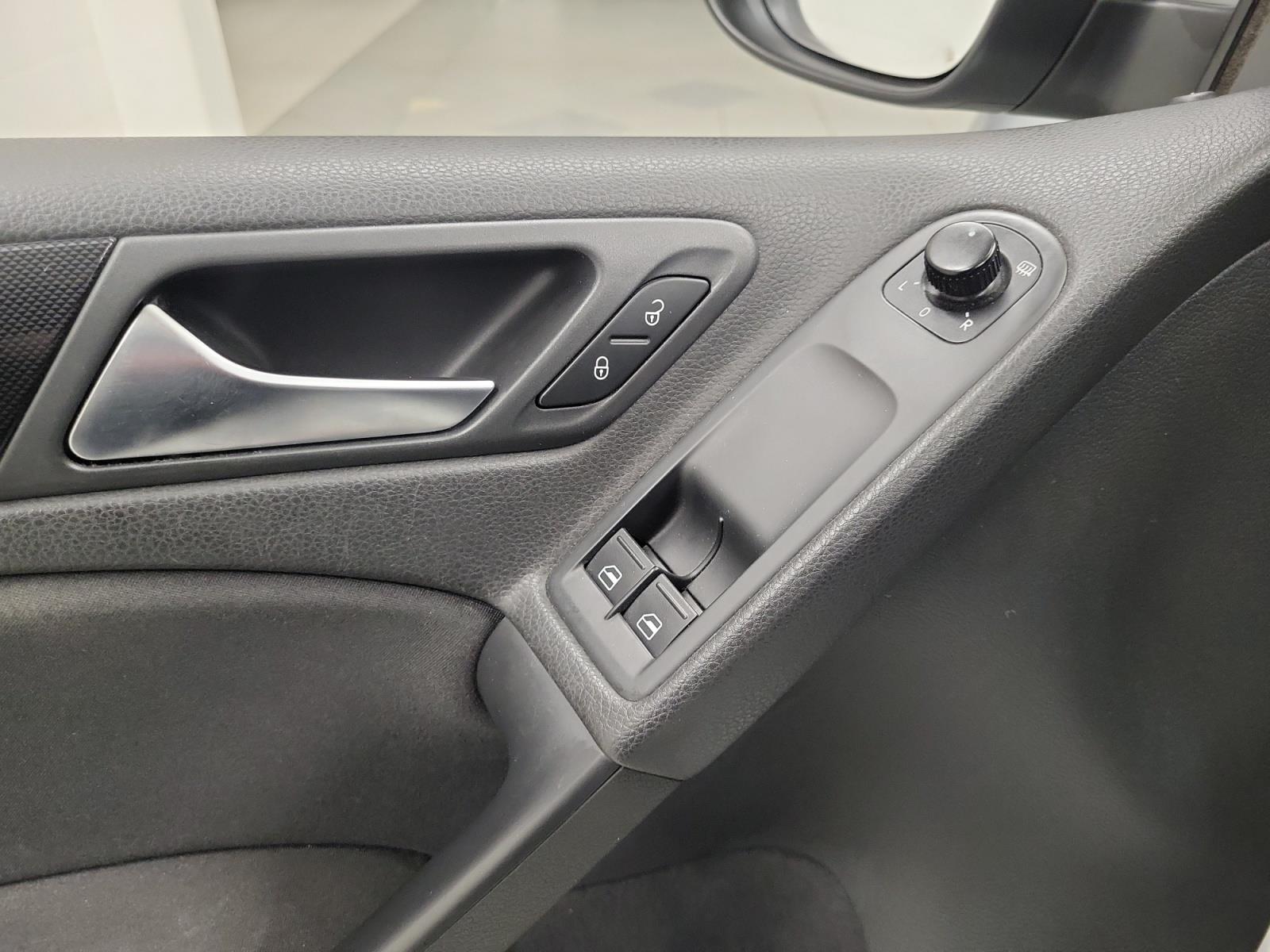 VOLKSWAGEN GOLF 2011