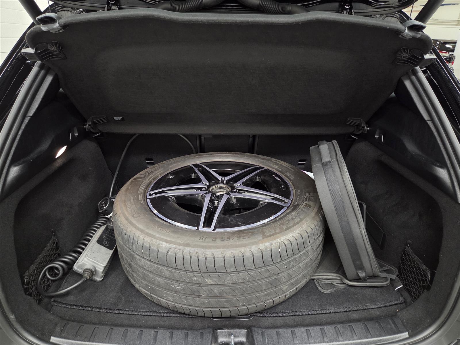 MERCEDES-BENZ EQA 2024