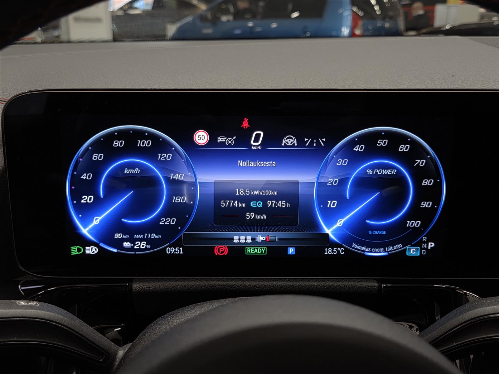MERCEDES-BENZ EQA 2024