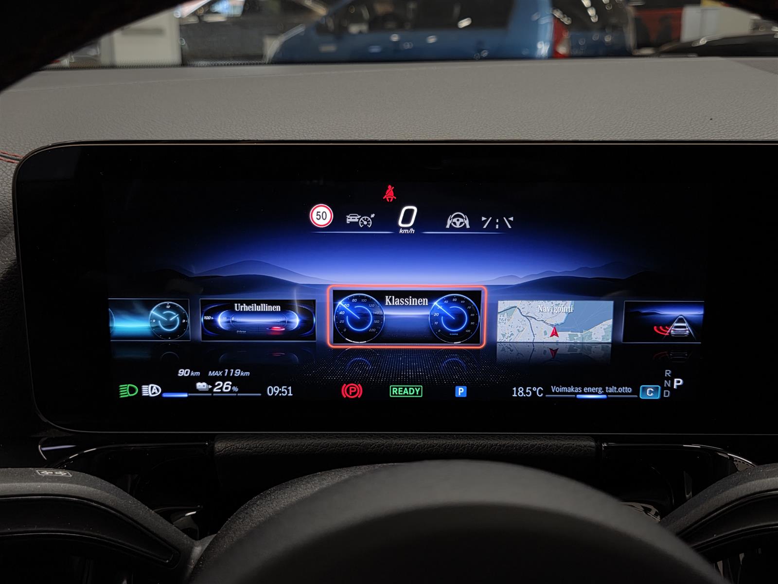 MERCEDES-BENZ EQA 2024