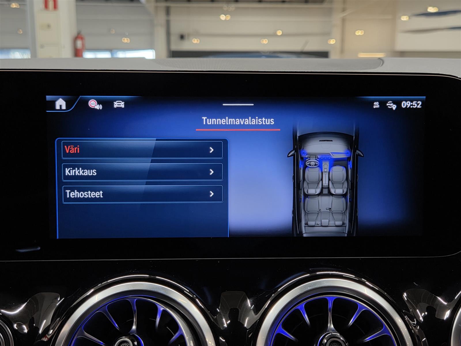 MERCEDES-BENZ EQA 2024