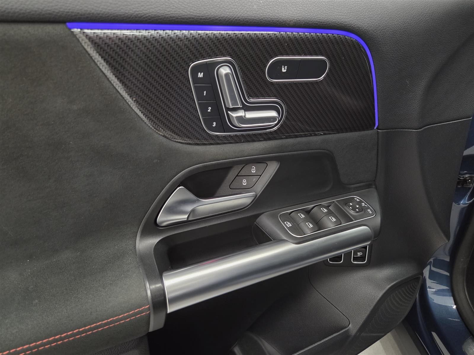 MERCEDES-BENZ GLA 2023