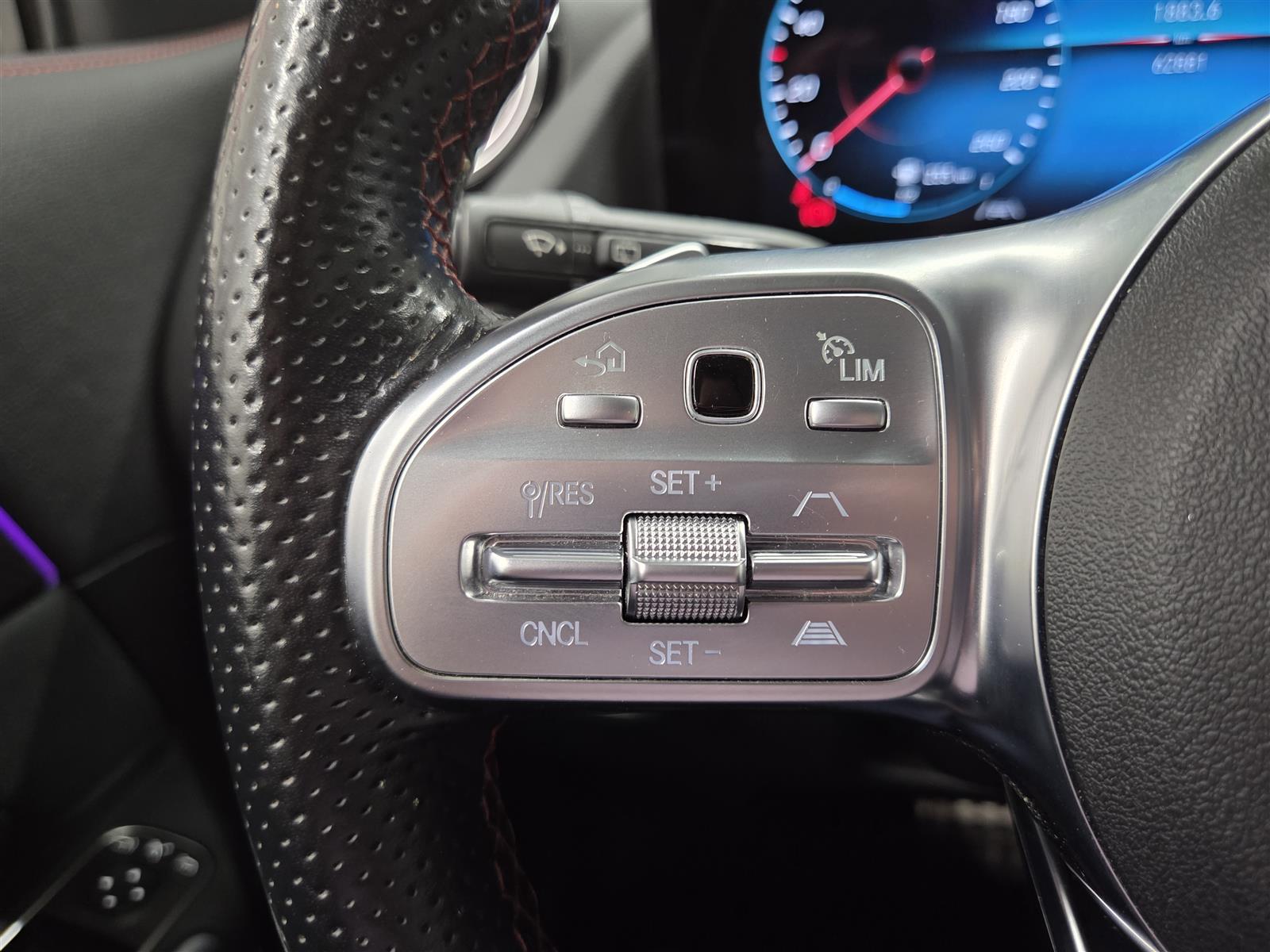 MERCEDES-BENZ GLA 2023