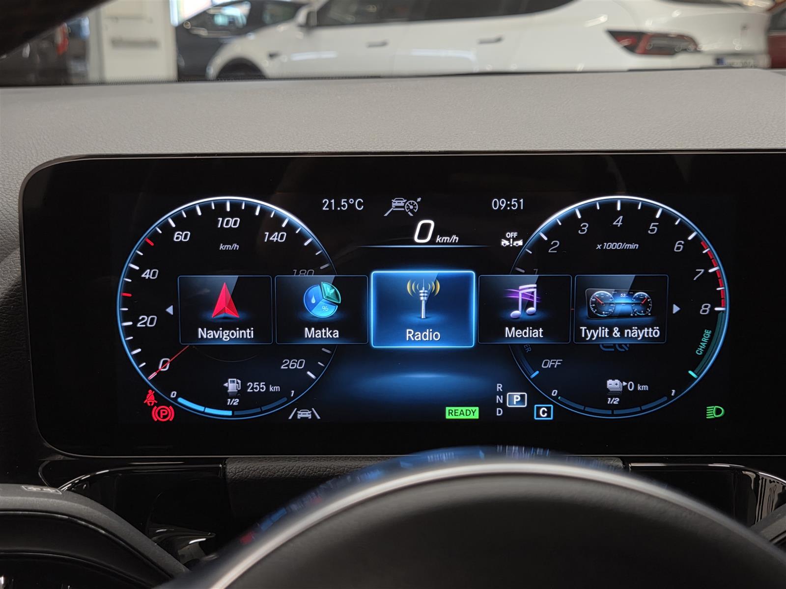 MERCEDES-BENZ GLA 2023