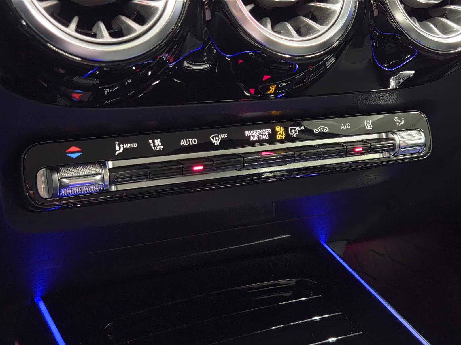 MERCEDES-BENZ GLA 2023