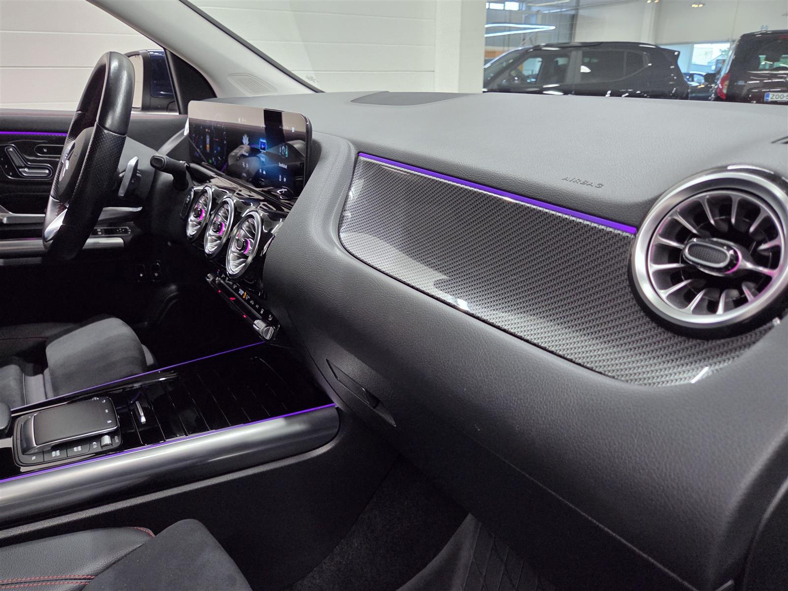MERCEDES-BENZ GLA 2023