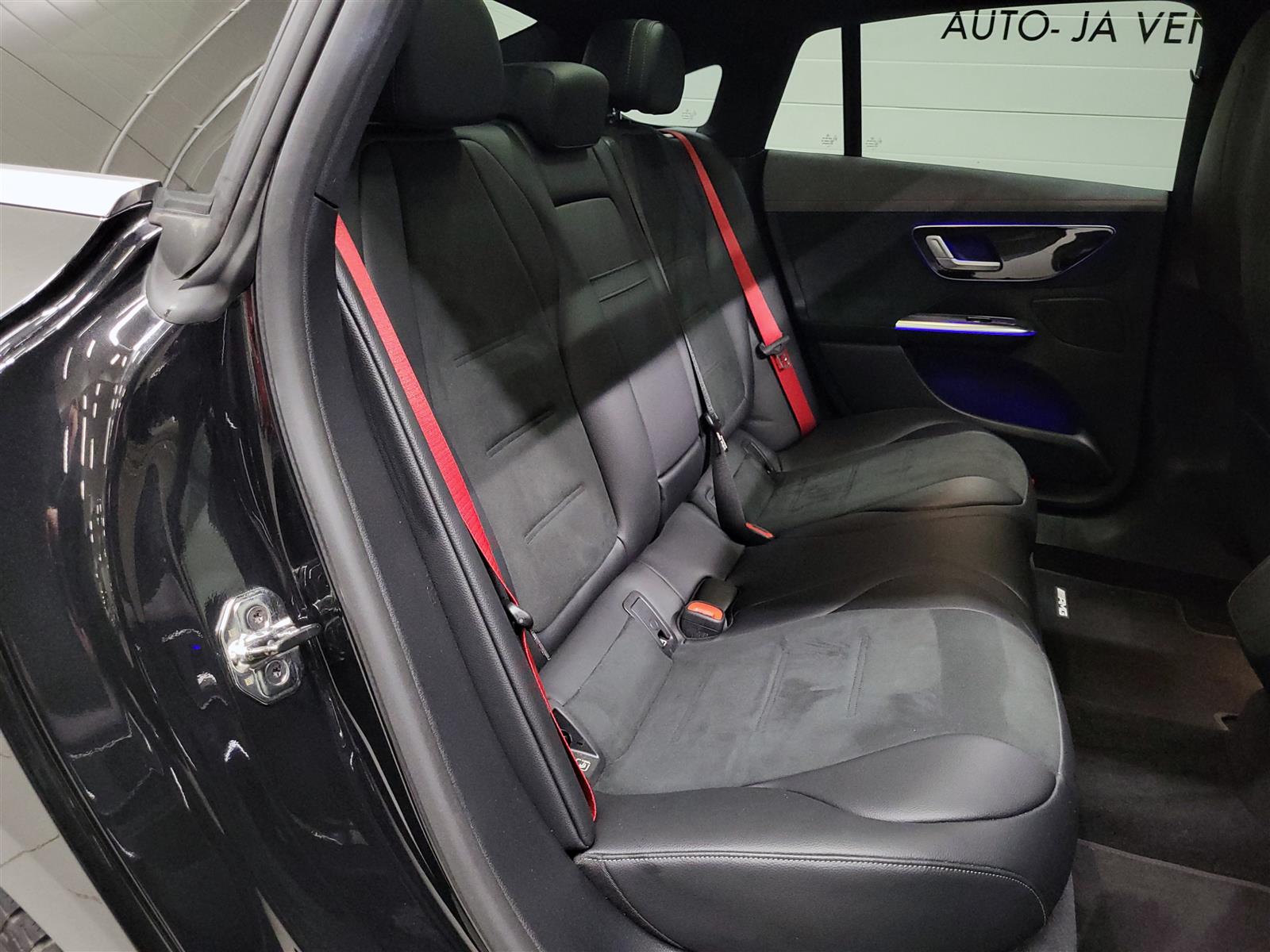 MERCEDES-BENZ EQE 2024