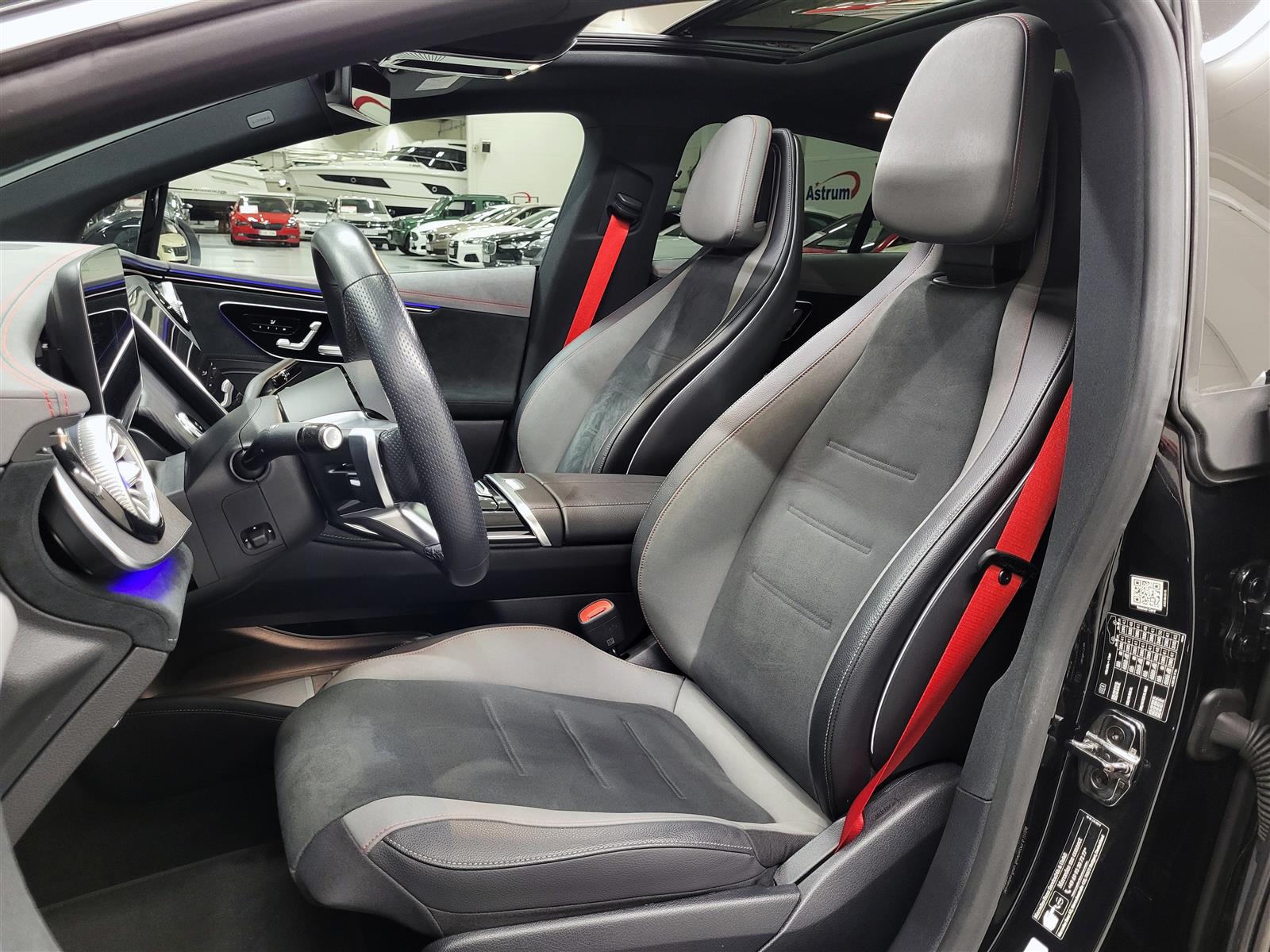 MERCEDES-BENZ EQE 2024