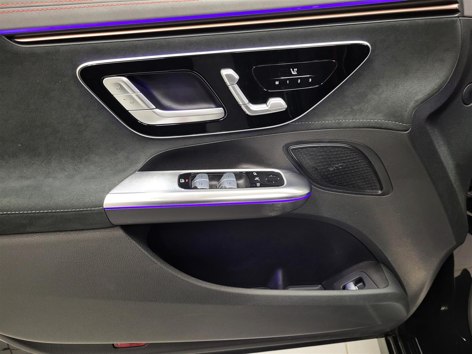 MERCEDES-BENZ EQE 2024