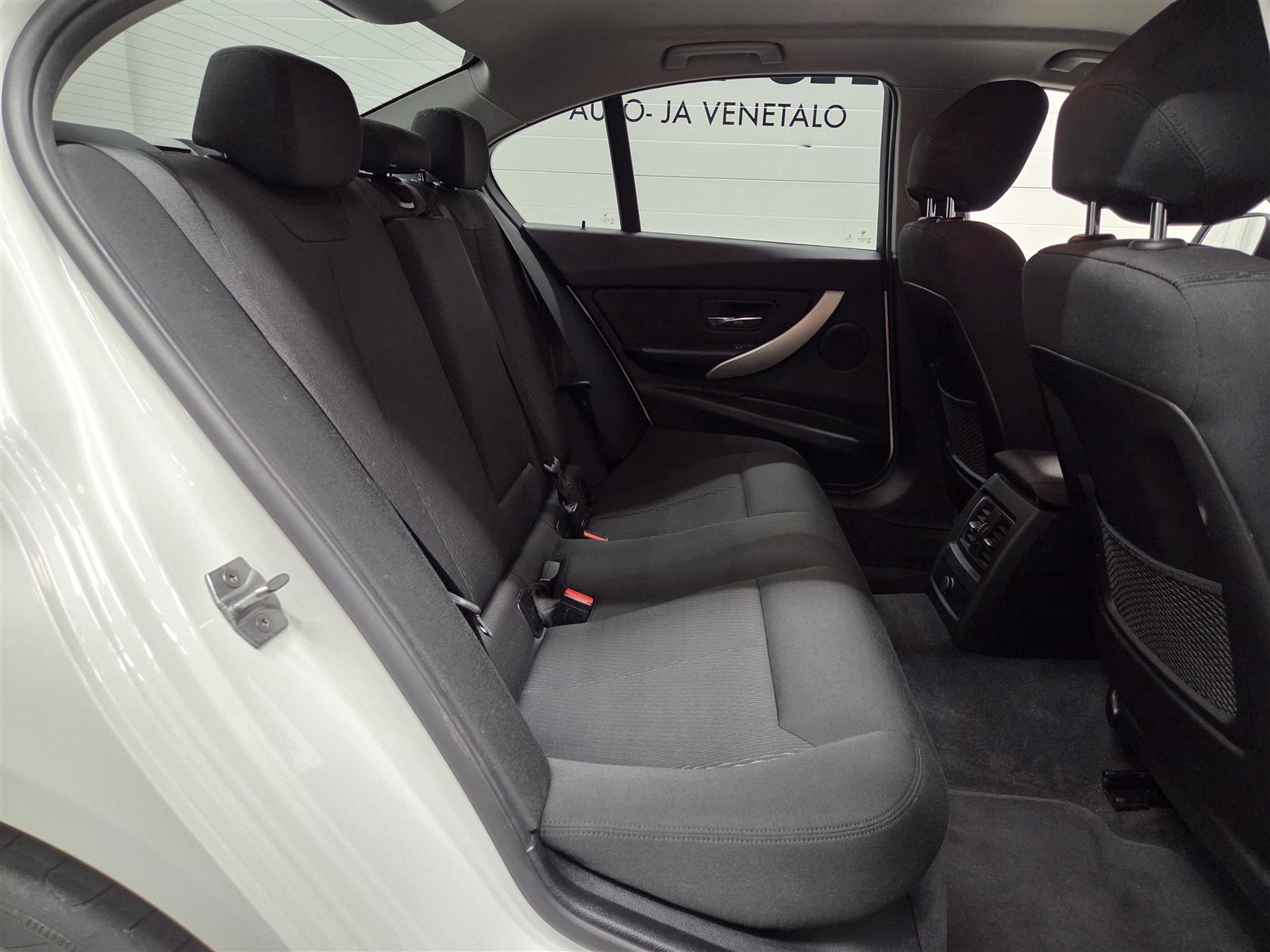 BMW 320 2016