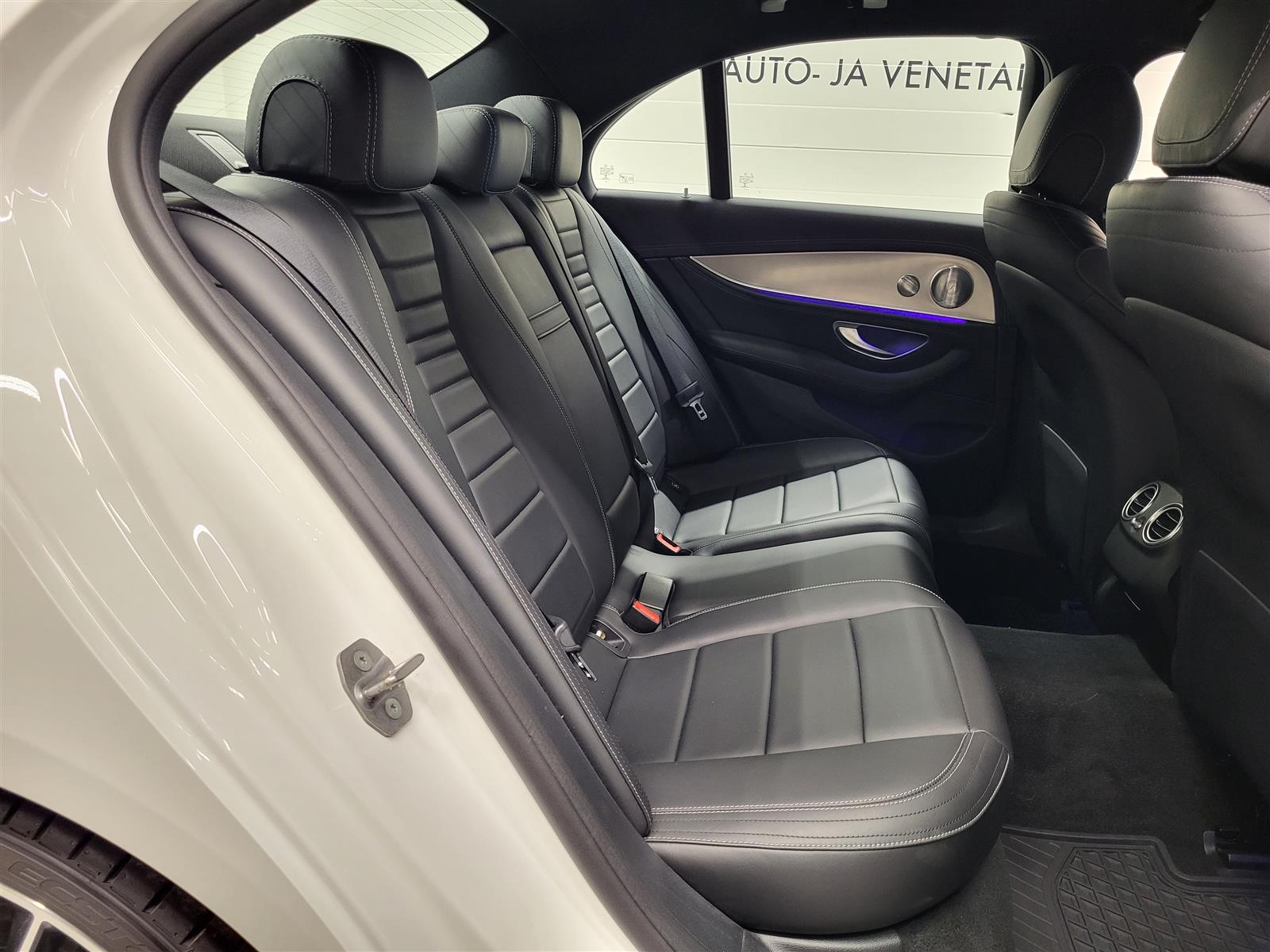 MERCEDES-BENZ E 2016