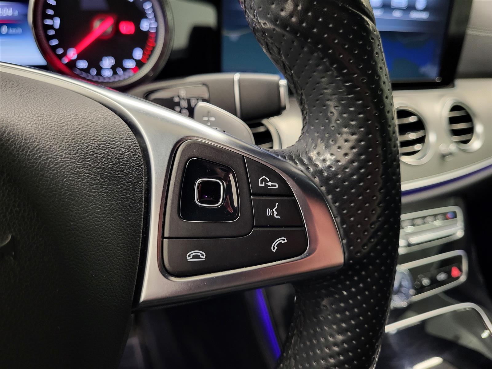 MERCEDES-BENZ E 2016