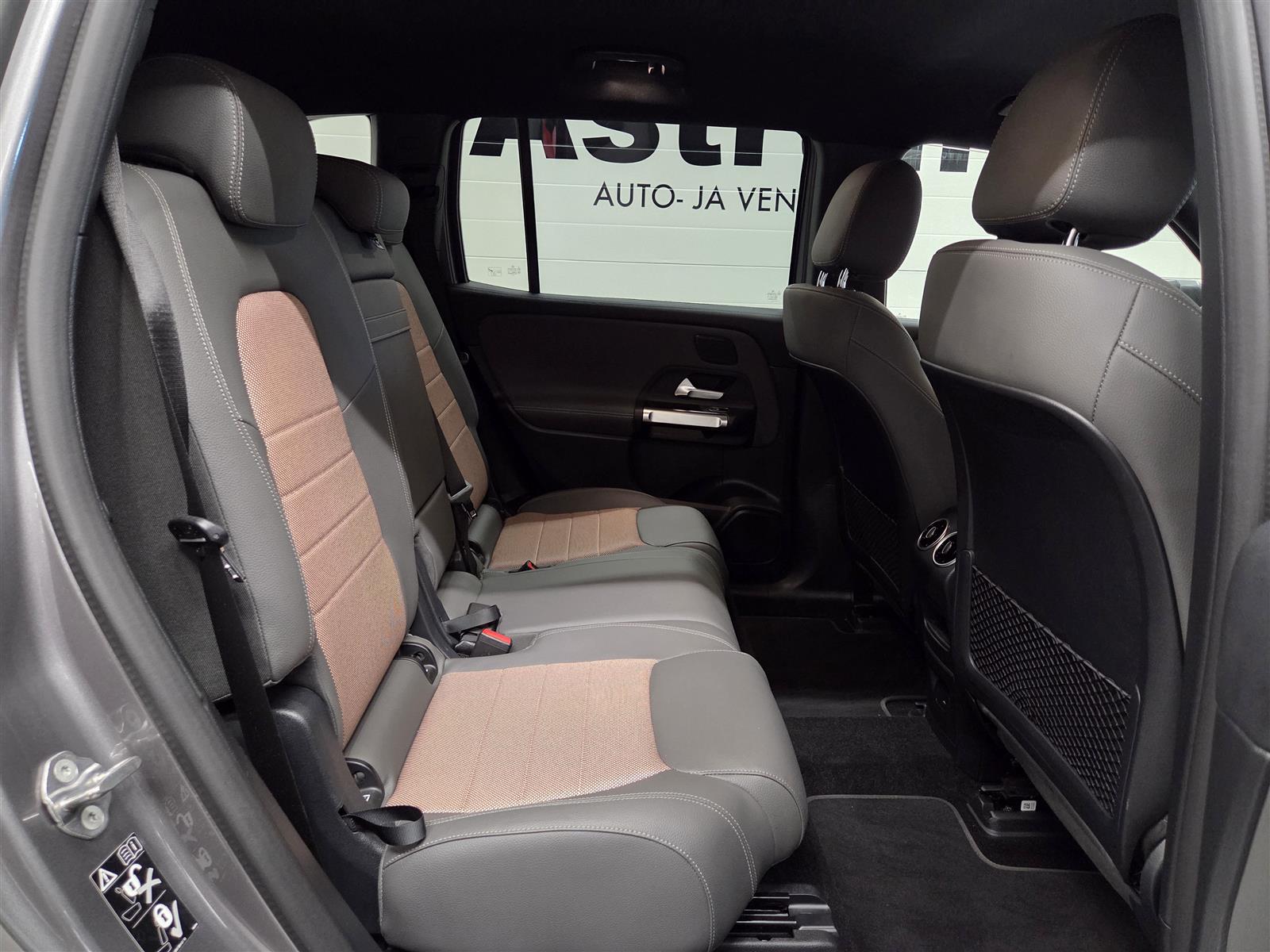 MERCEDES-BENZ EQB 2022
