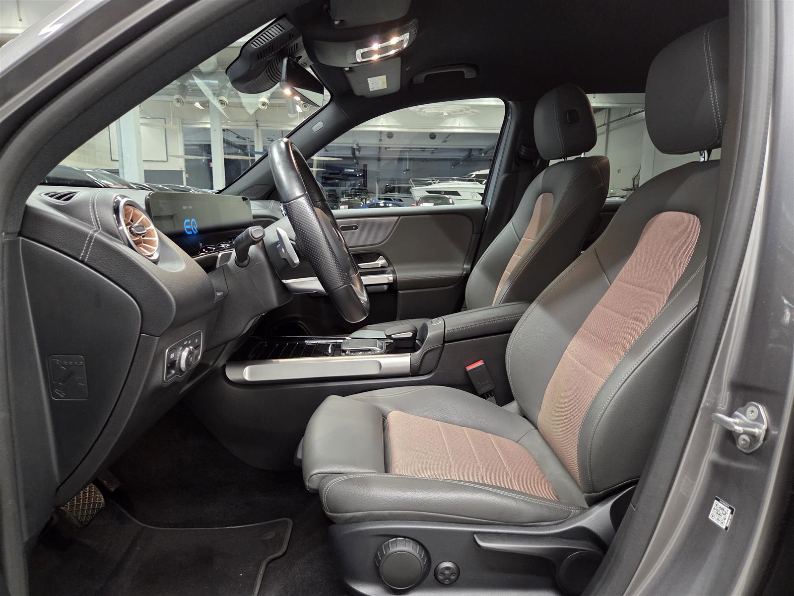 MERCEDES-BENZ EQB 2022