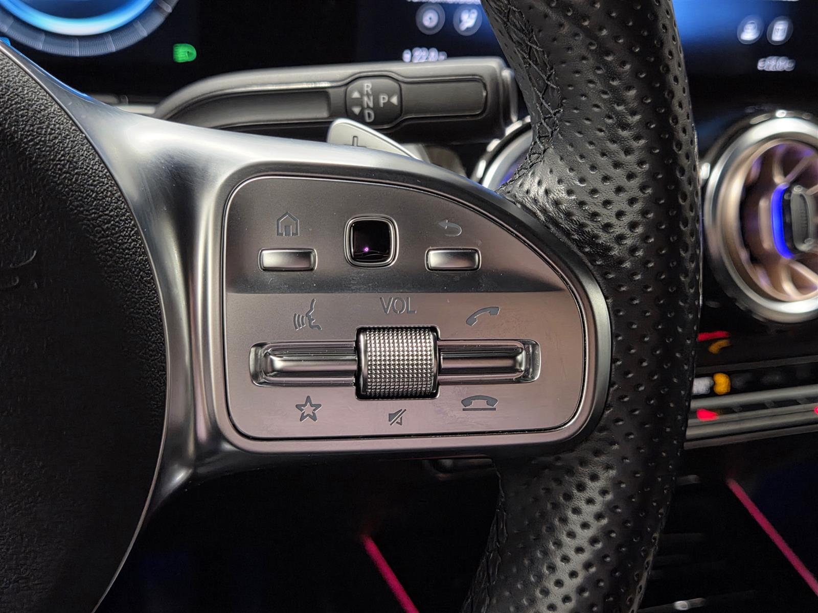 MERCEDES-BENZ EQB 2022