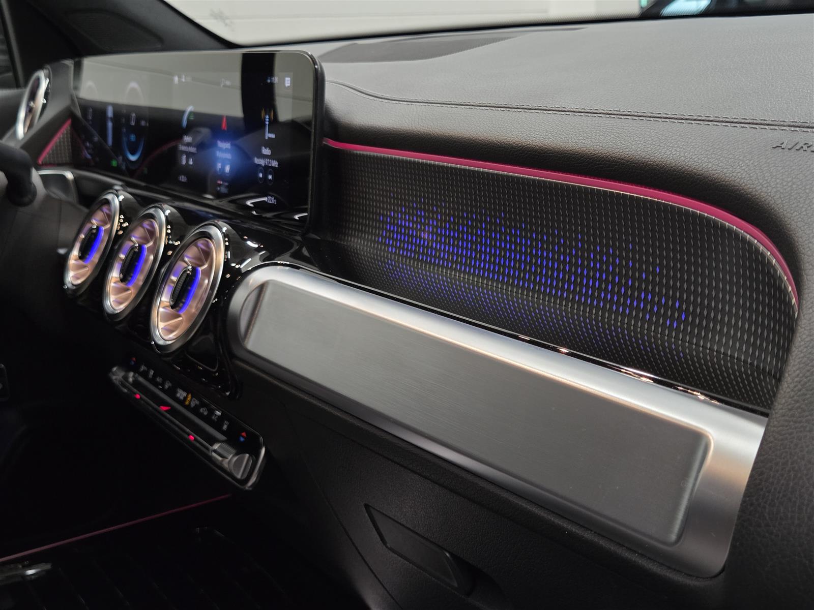 MERCEDES-BENZ EQB 2022