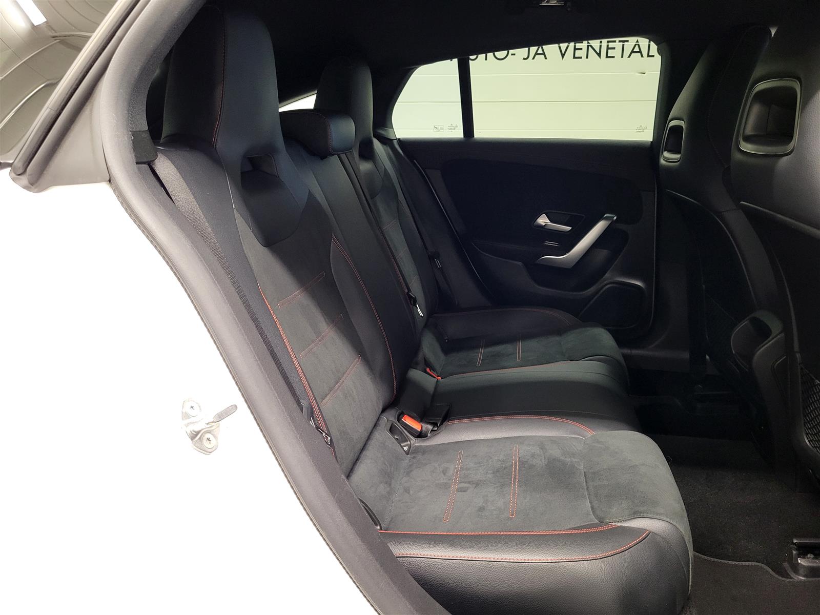 MERCEDES-BENZ CLA 2023