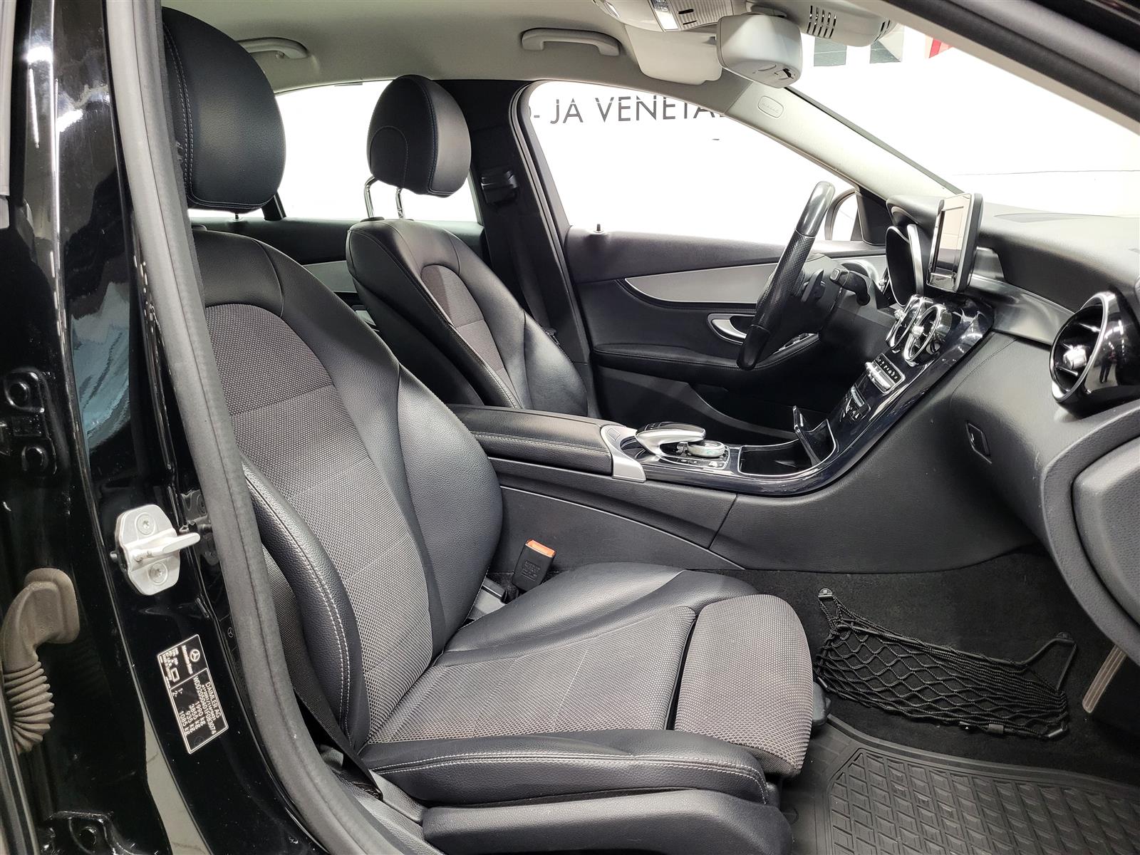 MERCEDES-BENZ C 2015