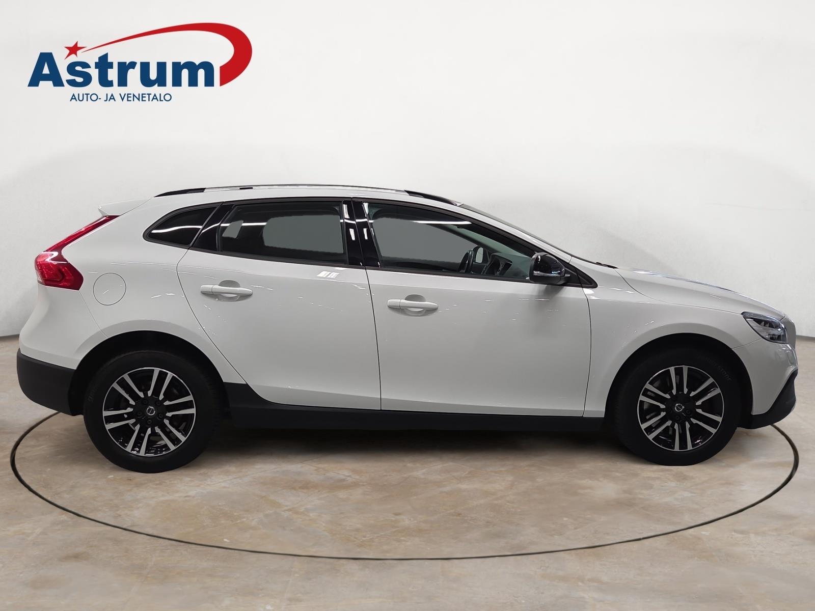 VOLVO V40 Cross Country 2017