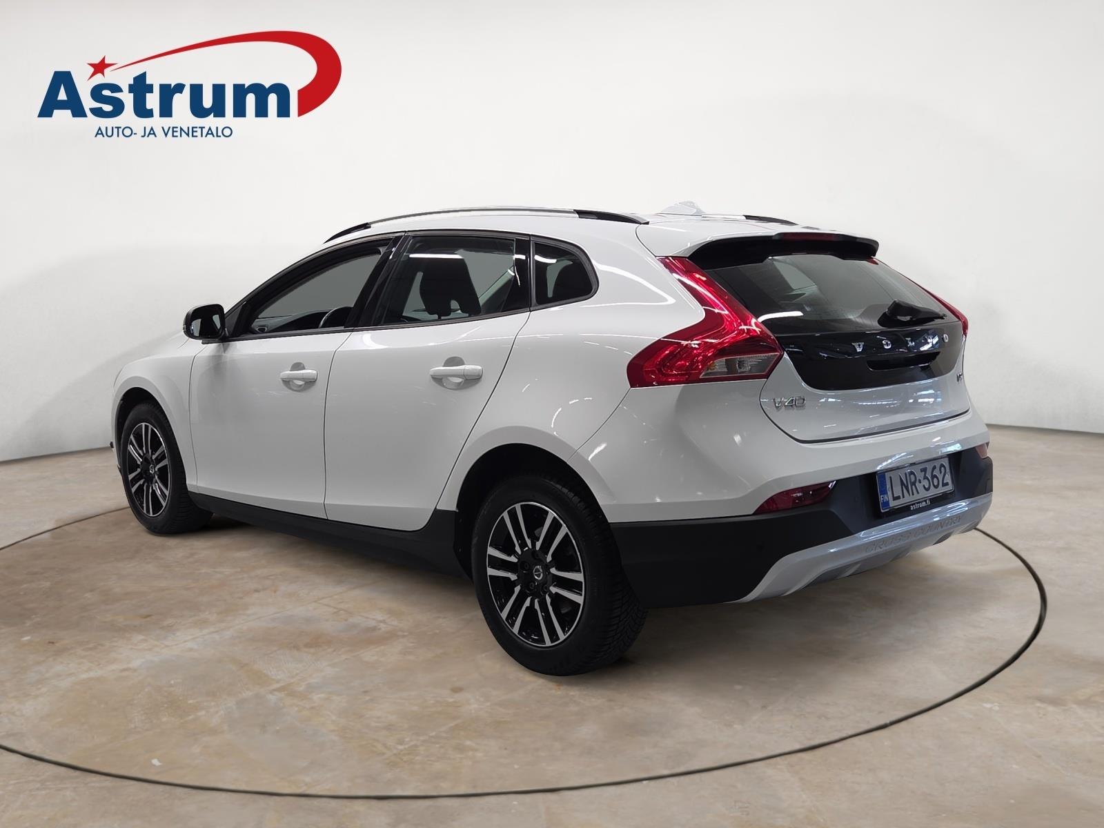 VOLVO V40 Cross Country 2017