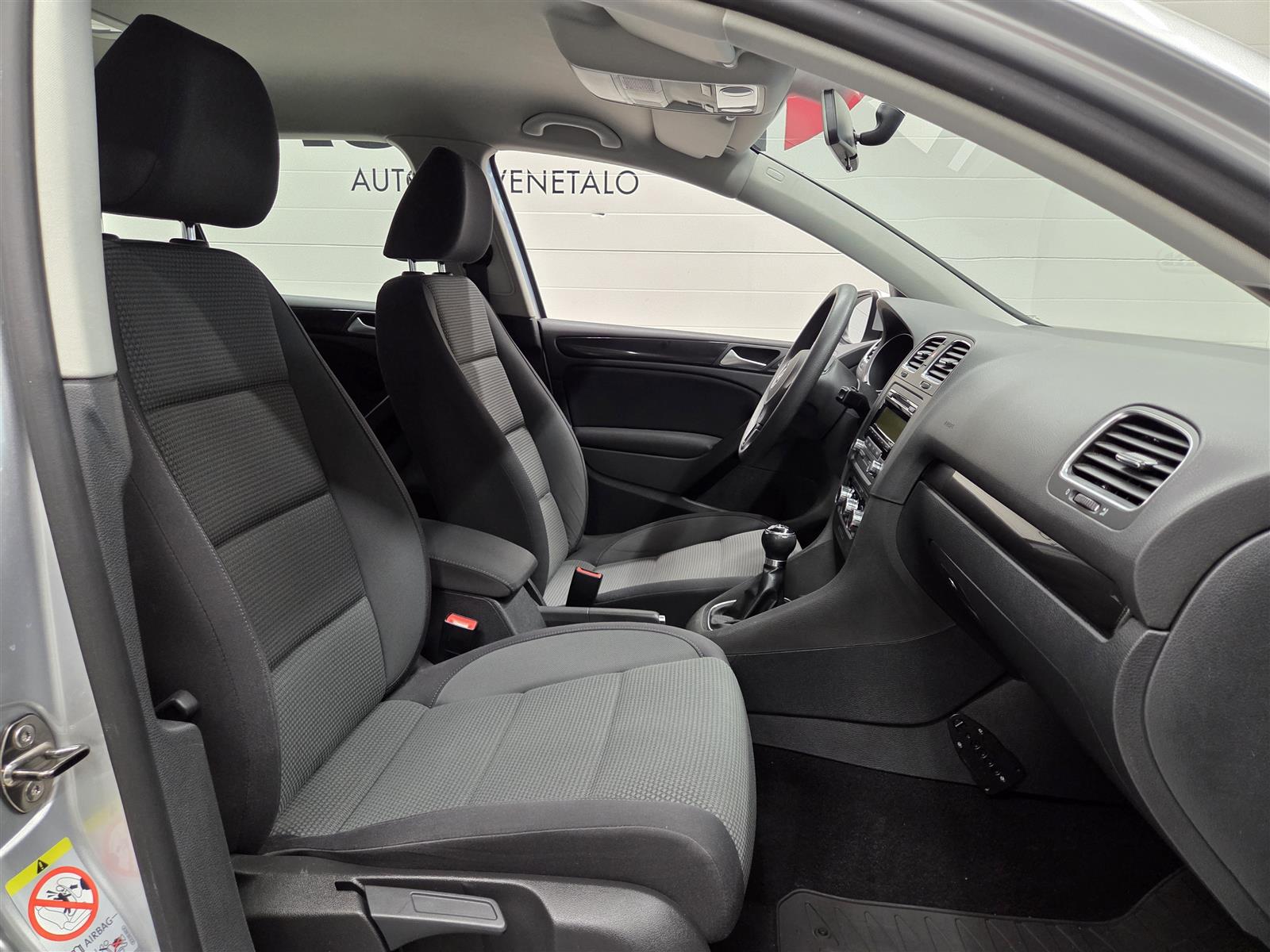 VOLKSWAGEN GOLF 2010