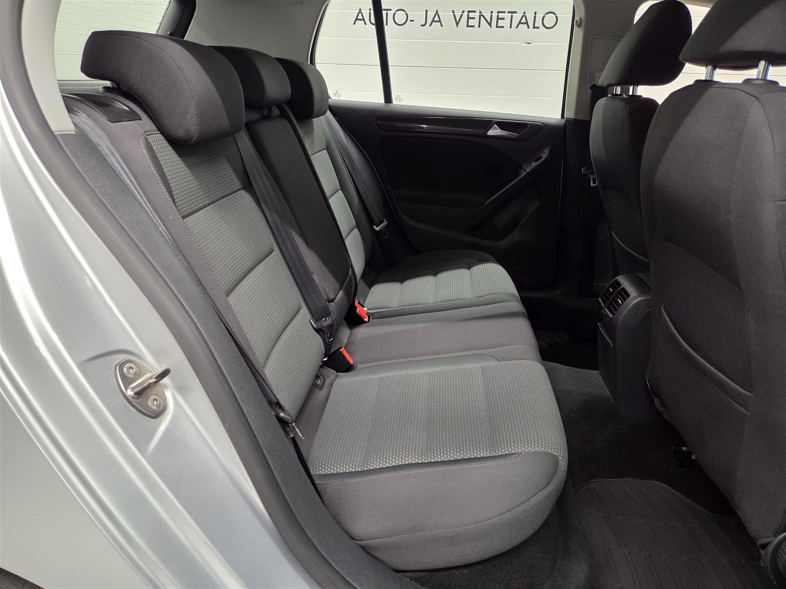 VOLKSWAGEN GOLF 2010