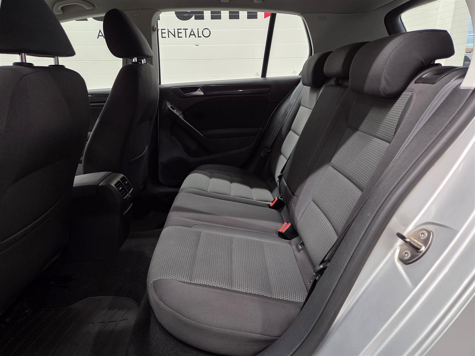 VOLKSWAGEN GOLF 2010