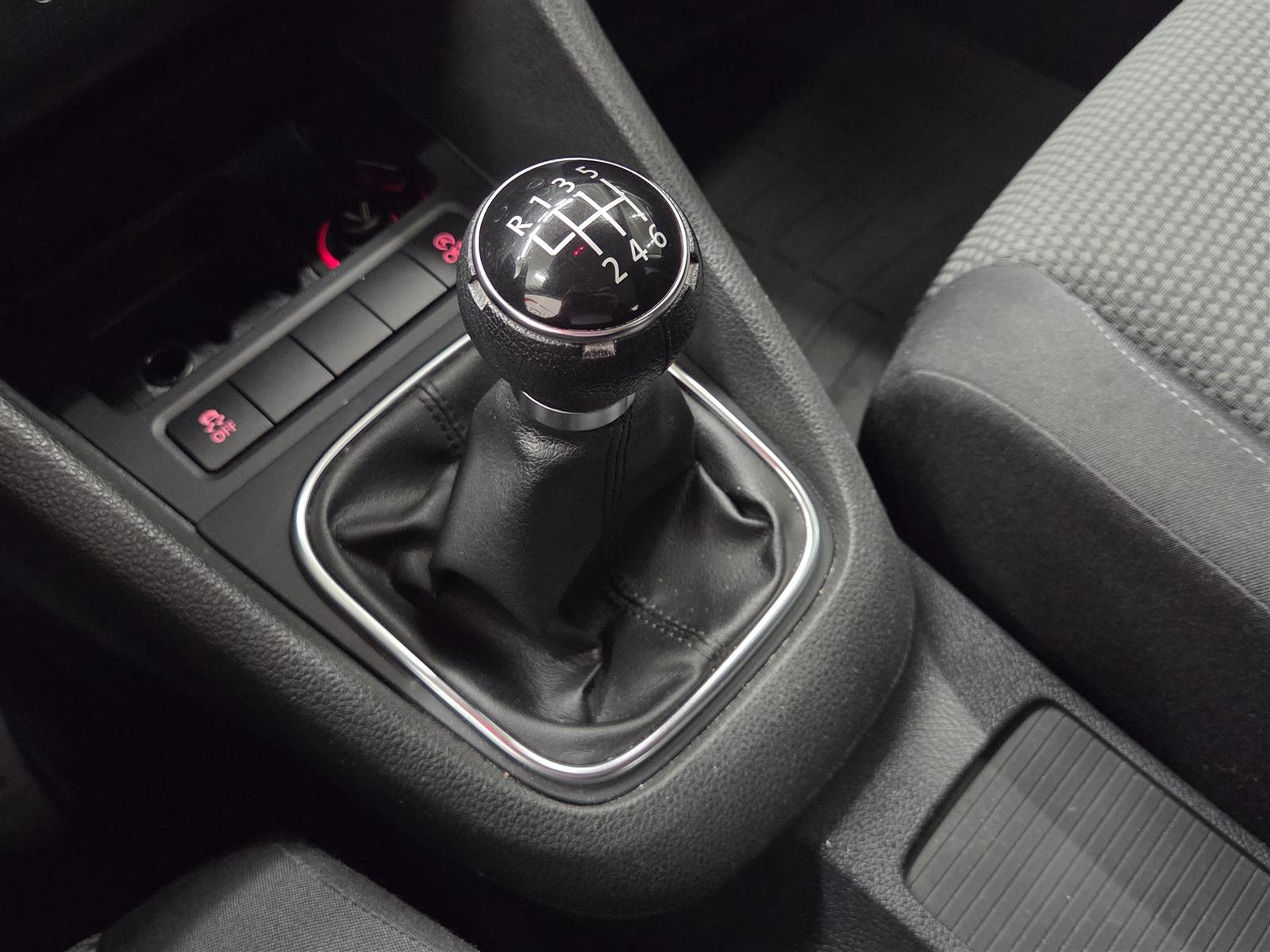 VOLKSWAGEN GOLF 2010