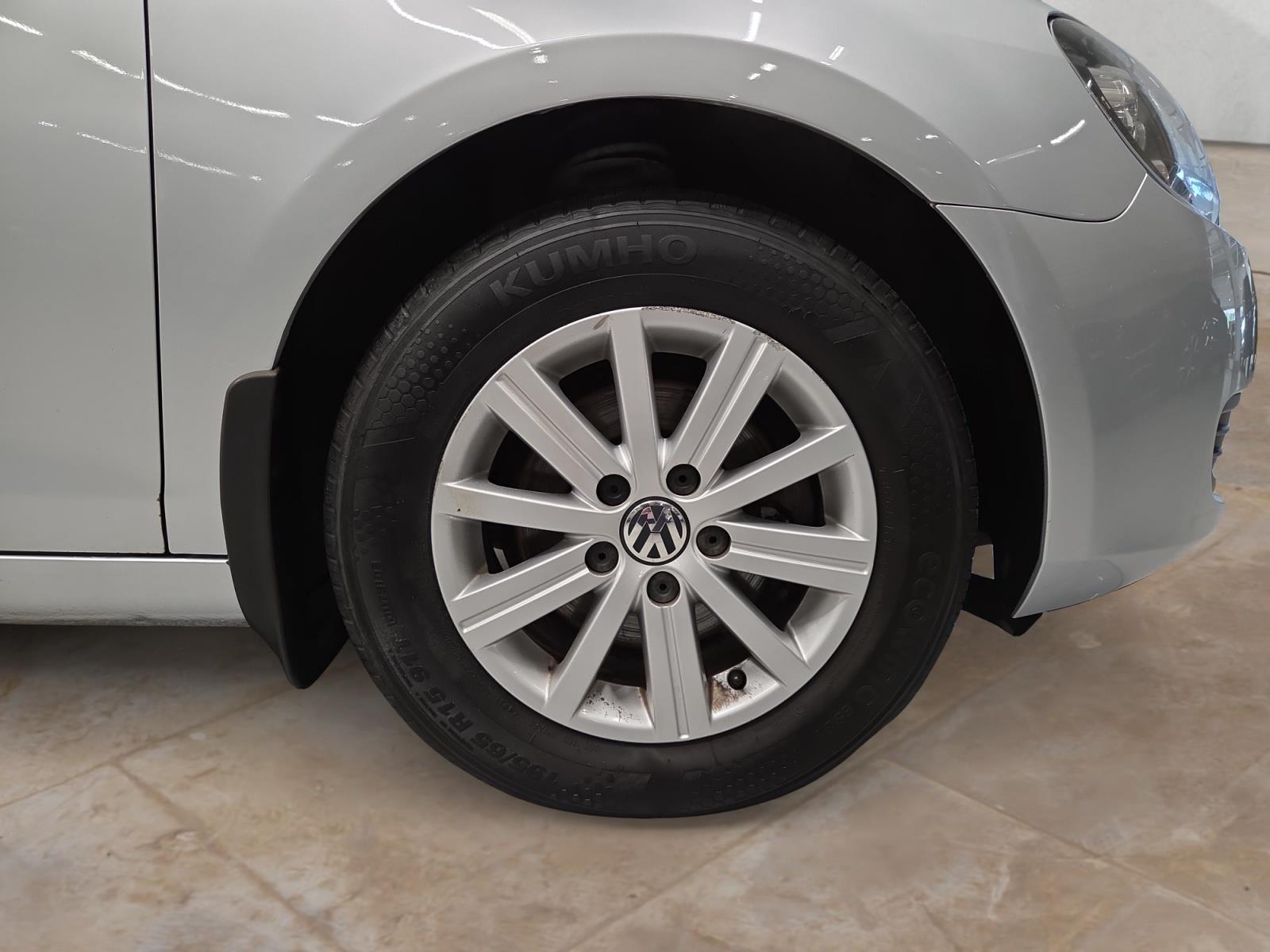 VOLKSWAGEN GOLF 2010