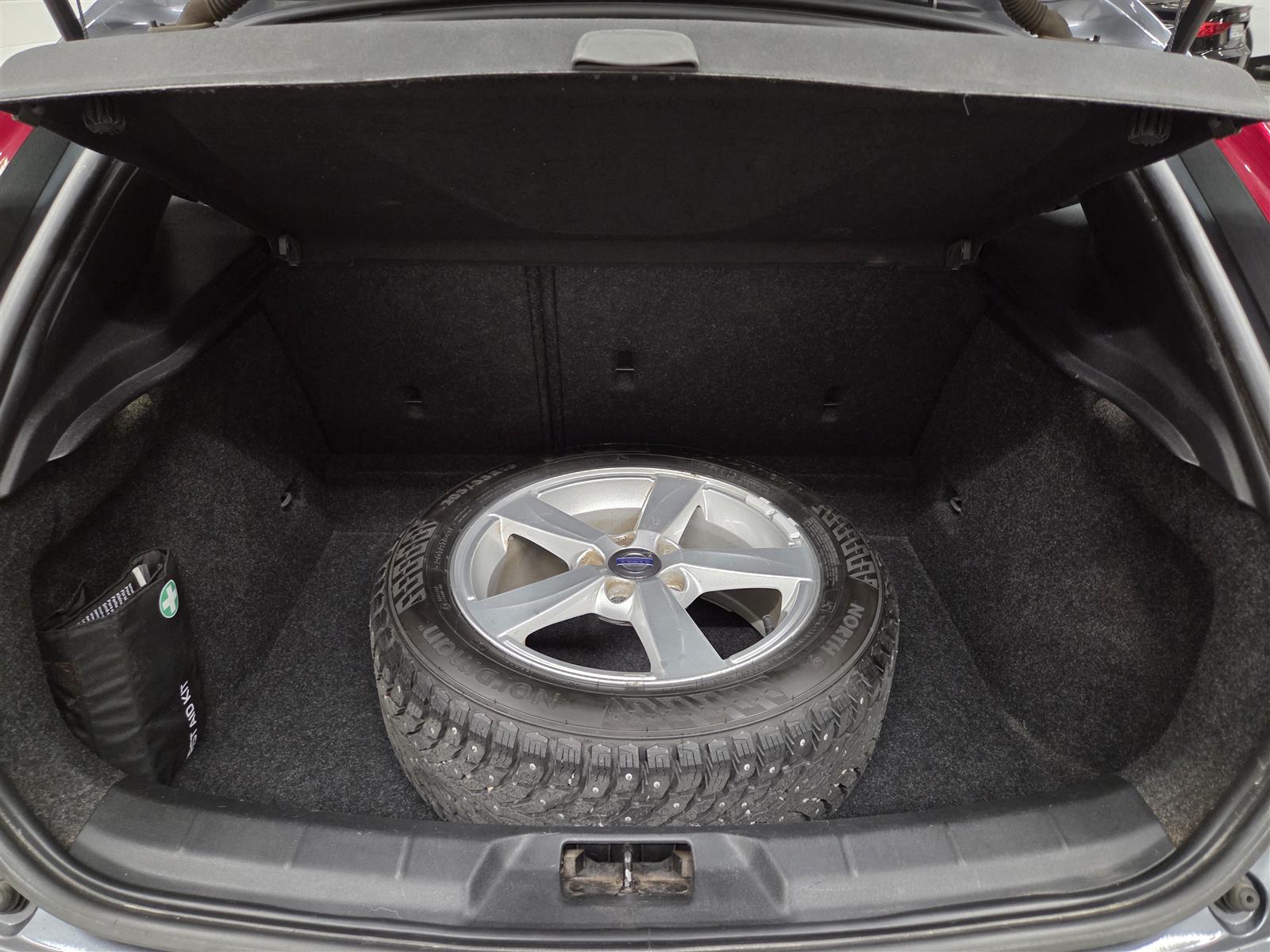 VOLVO V40 2013