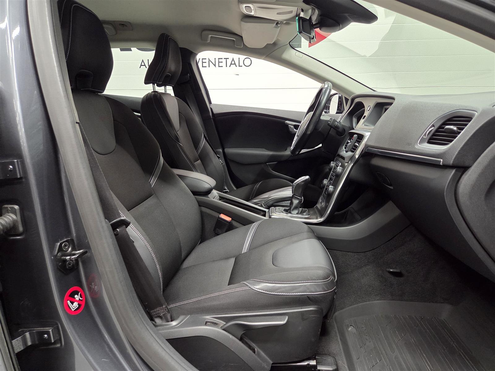 VOLVO V40 2013