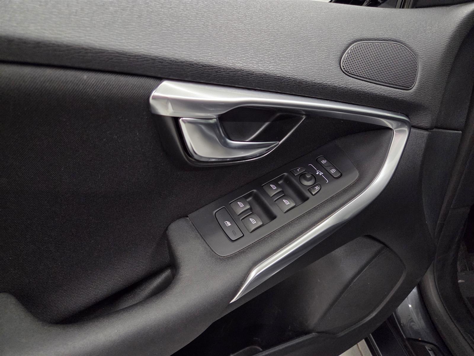 VOLVO V40 2013