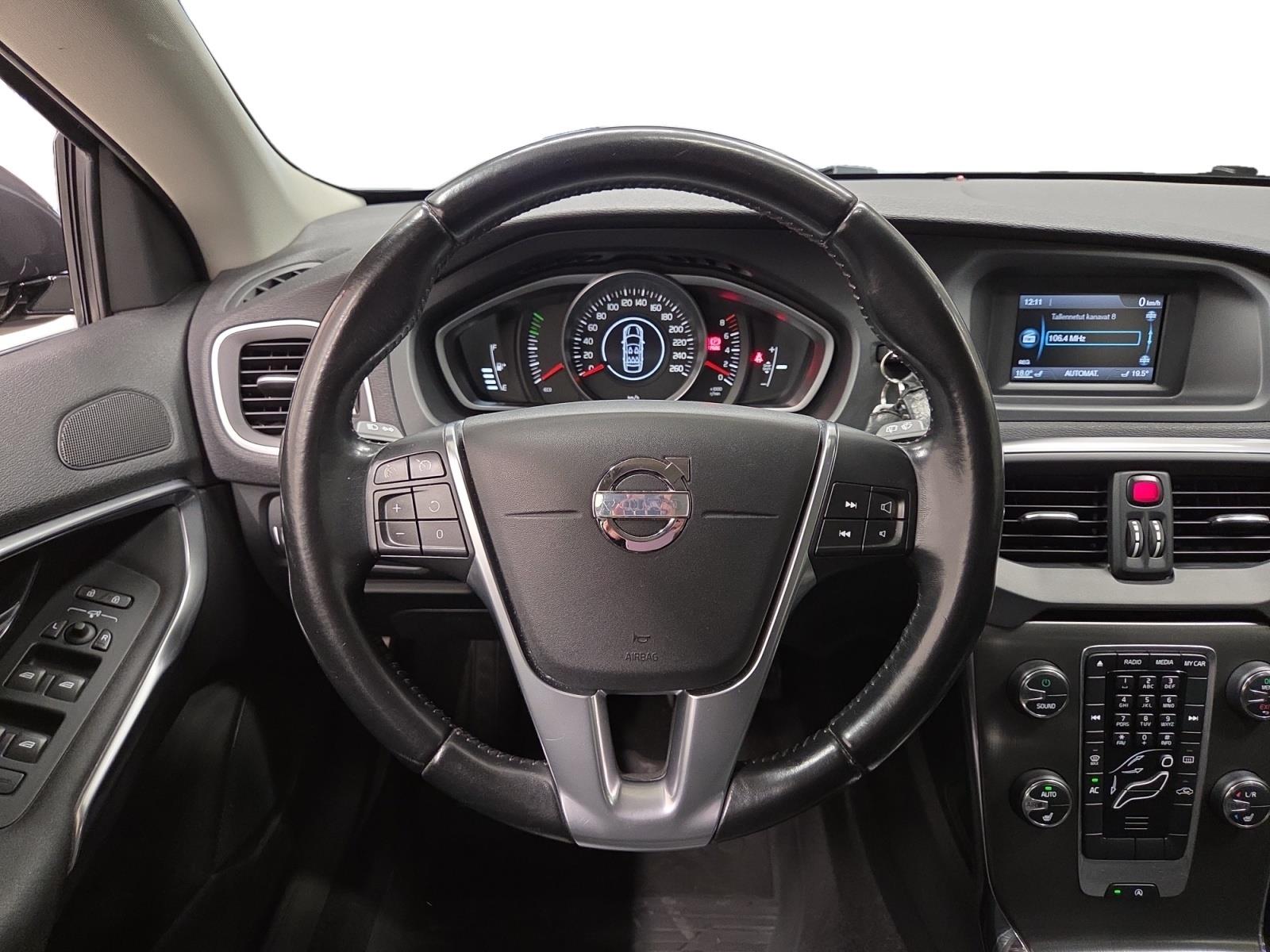 VOLVO V40 2013