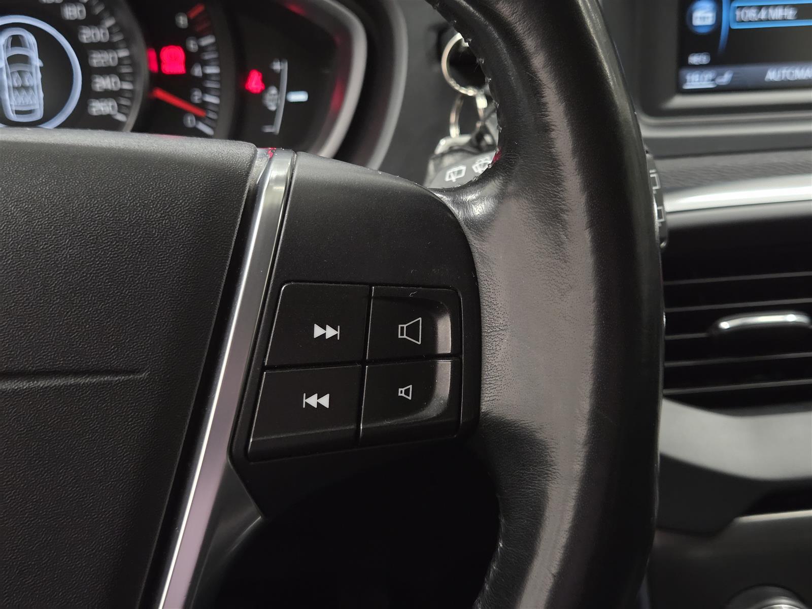 VOLVO V40 2013