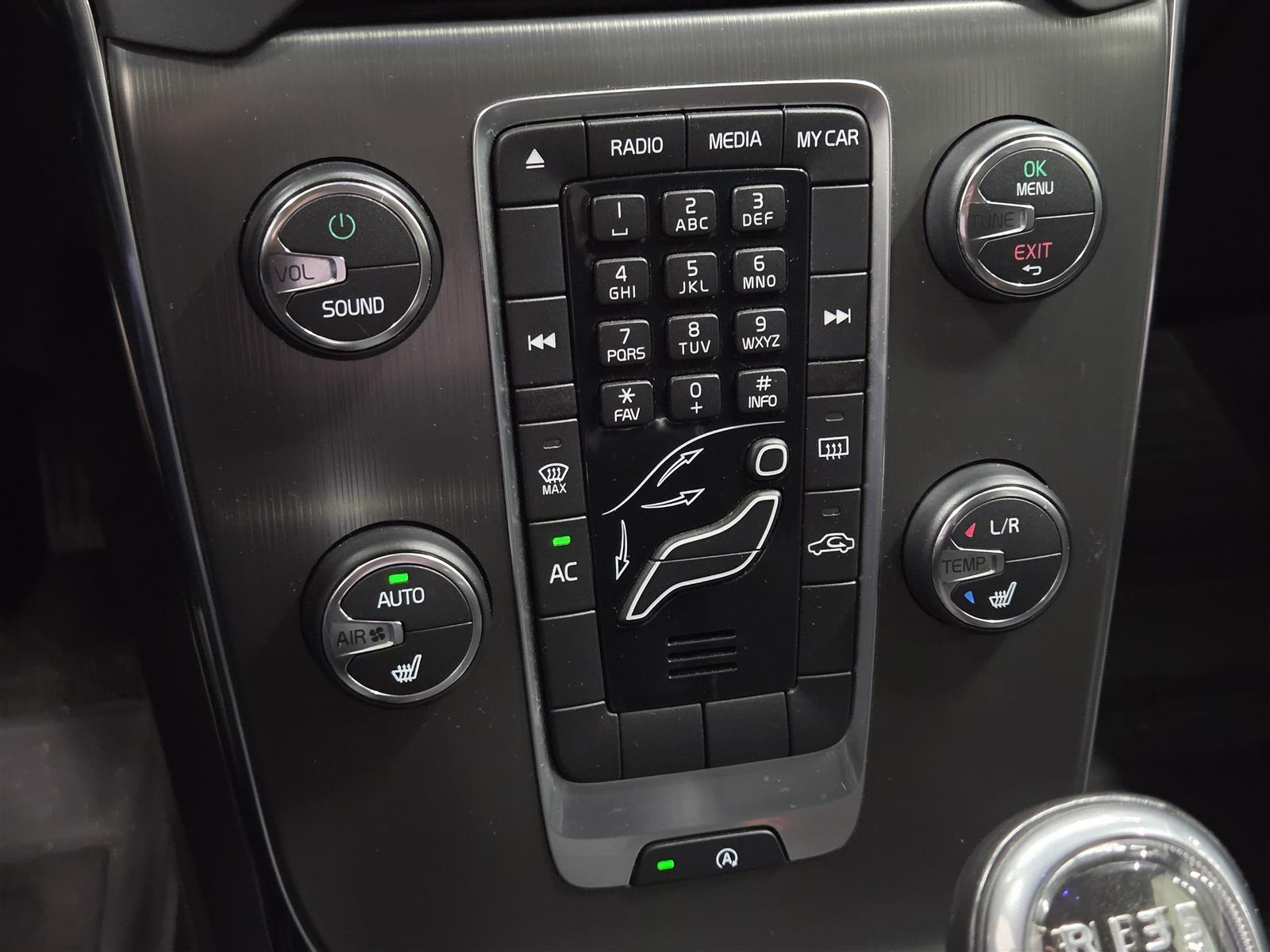 VOLVO V40 2013