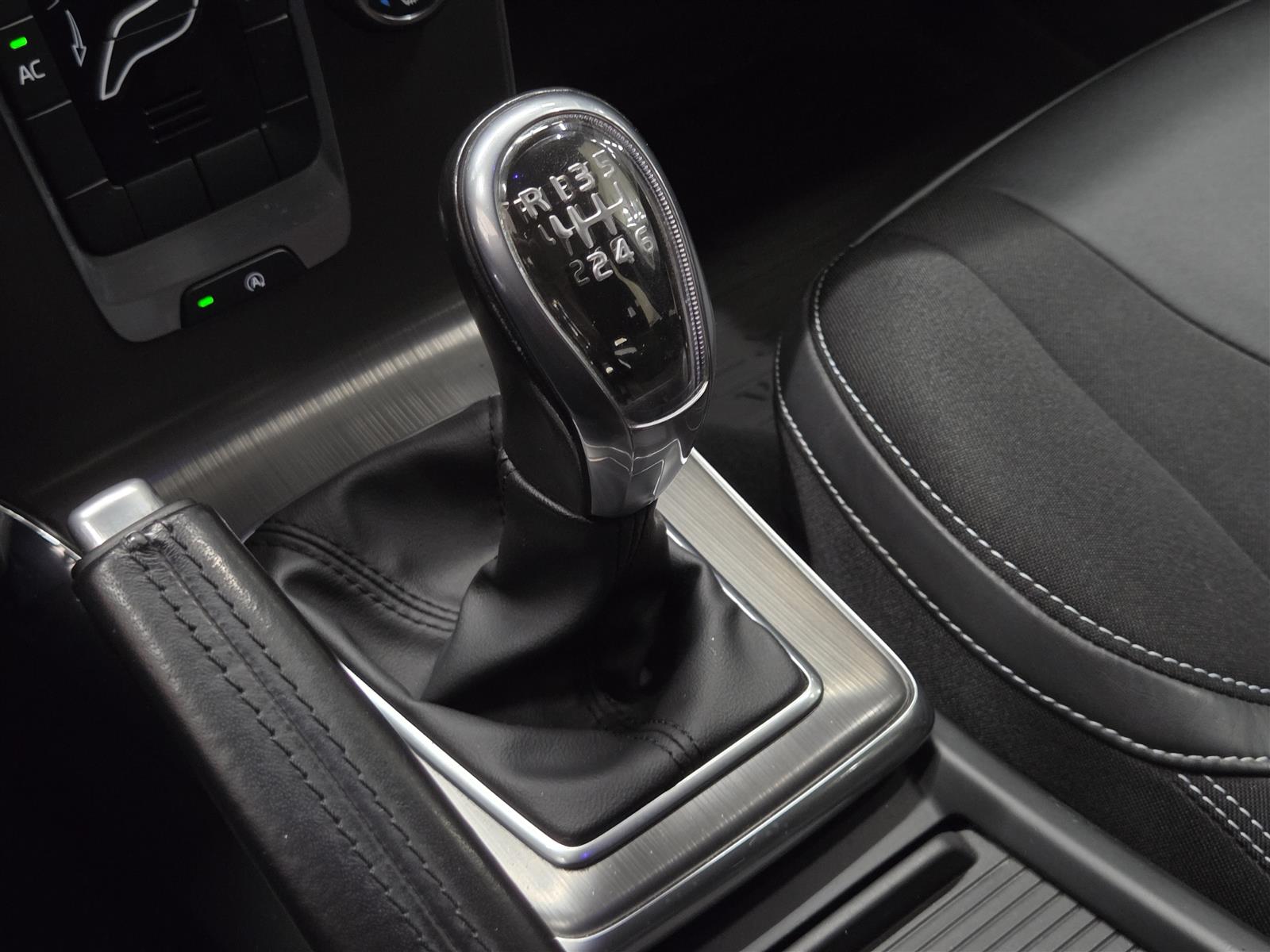 VOLVO V40 2013