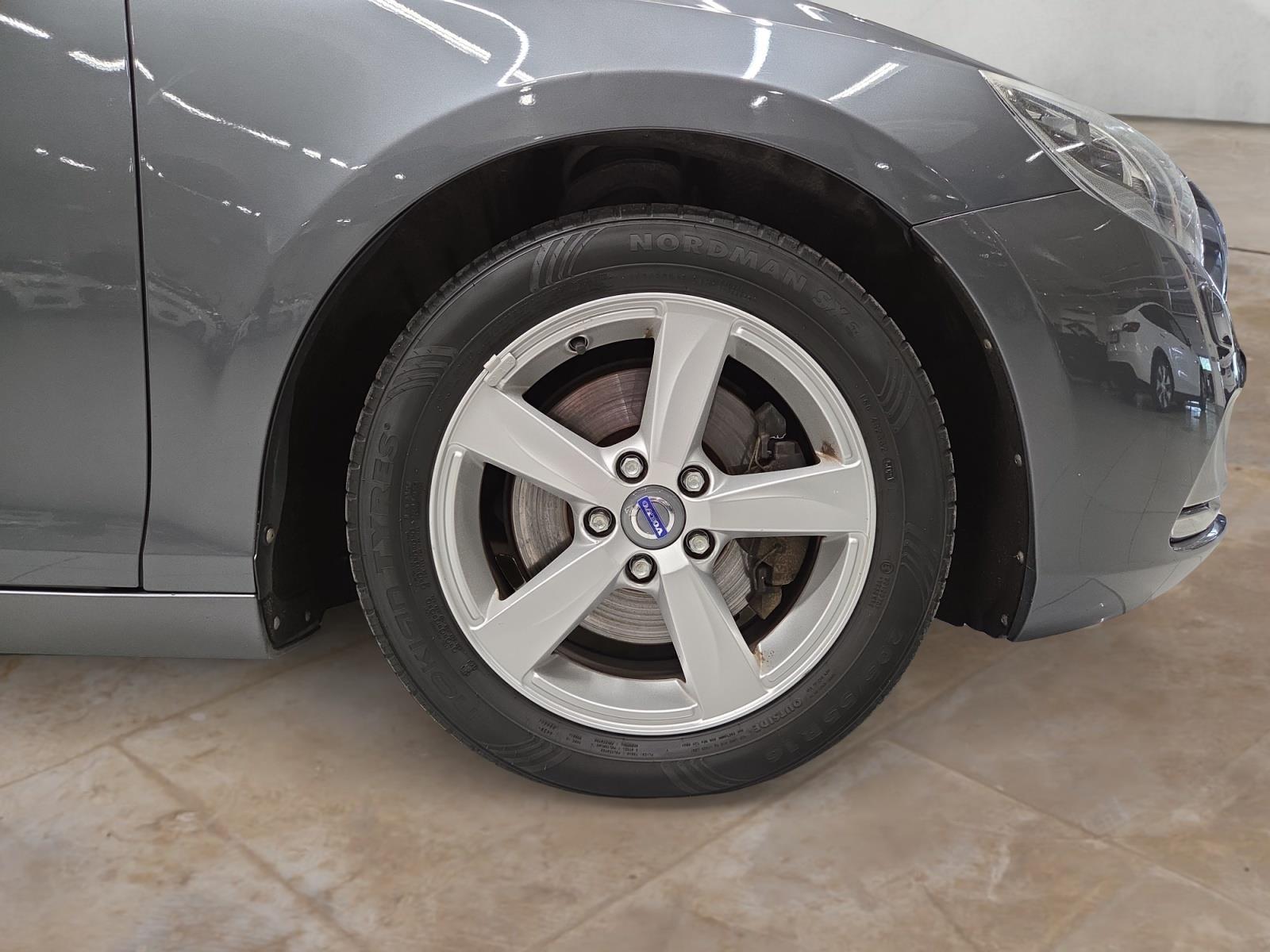 VOLVO V40 2013