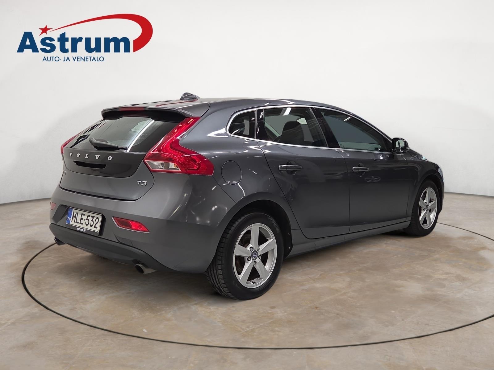 VOLVO V40 2013