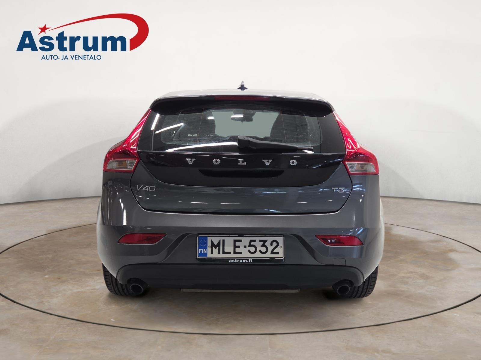 VOLVO V40 2013