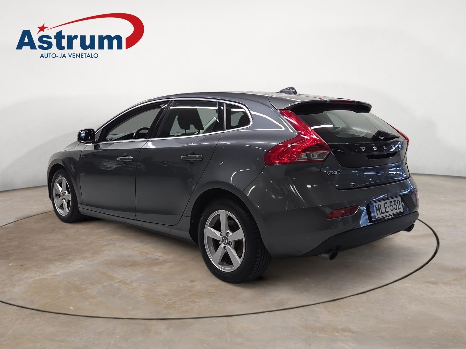 VOLVO V40 2013