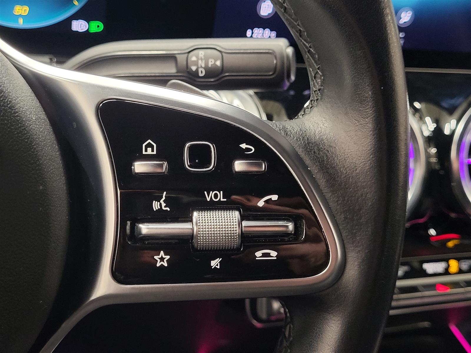 MERCEDES-BENZ EQB 2023