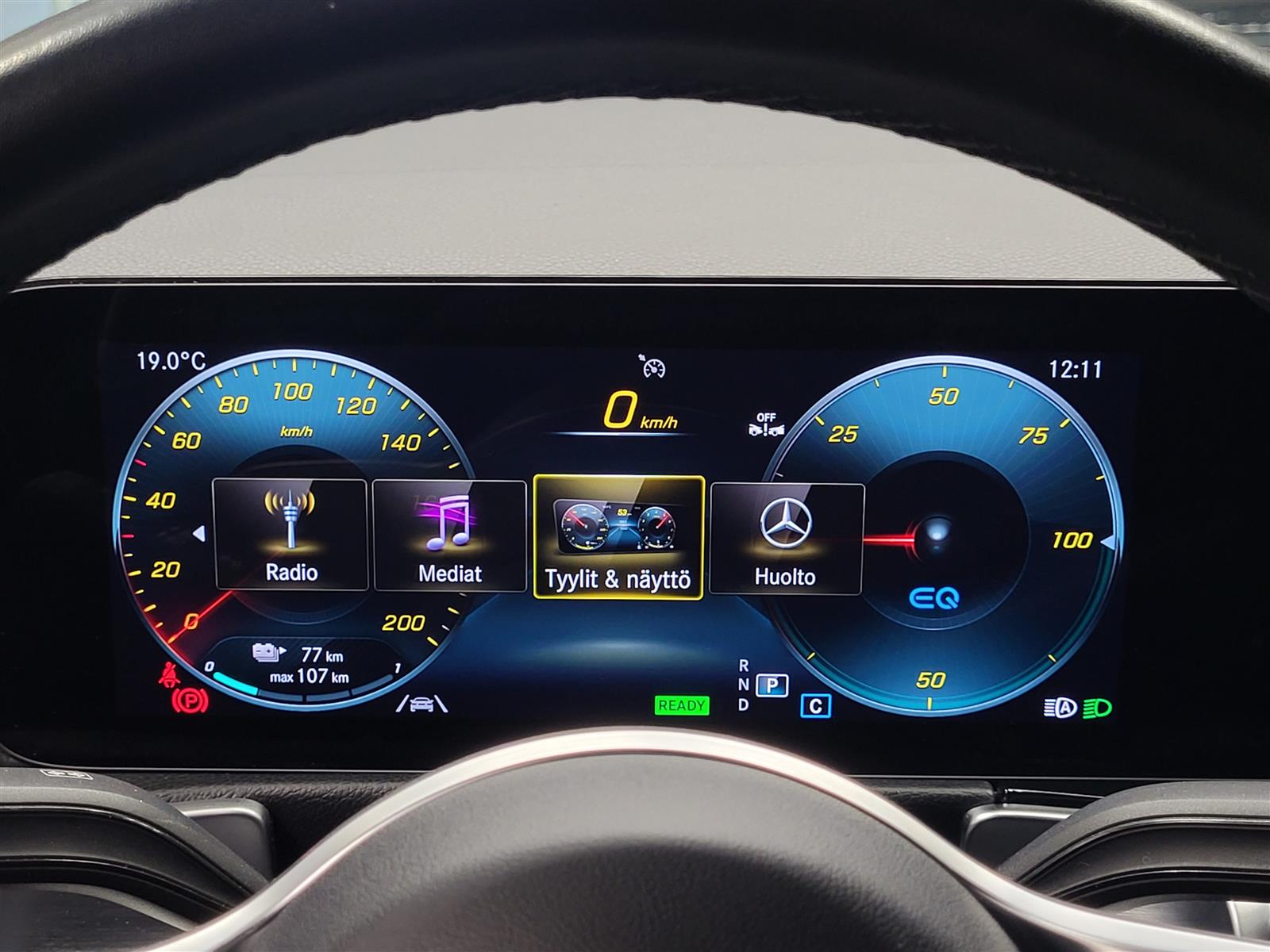 MERCEDES-BENZ EQB 2023