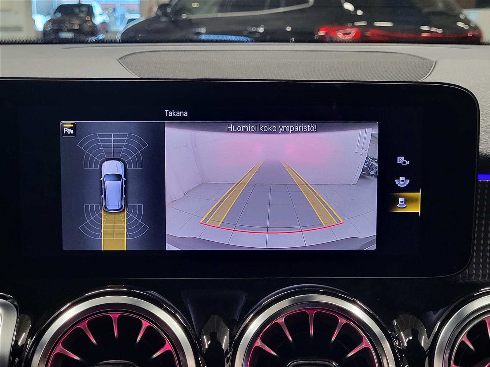 MERCEDES-BENZ EQB 2023