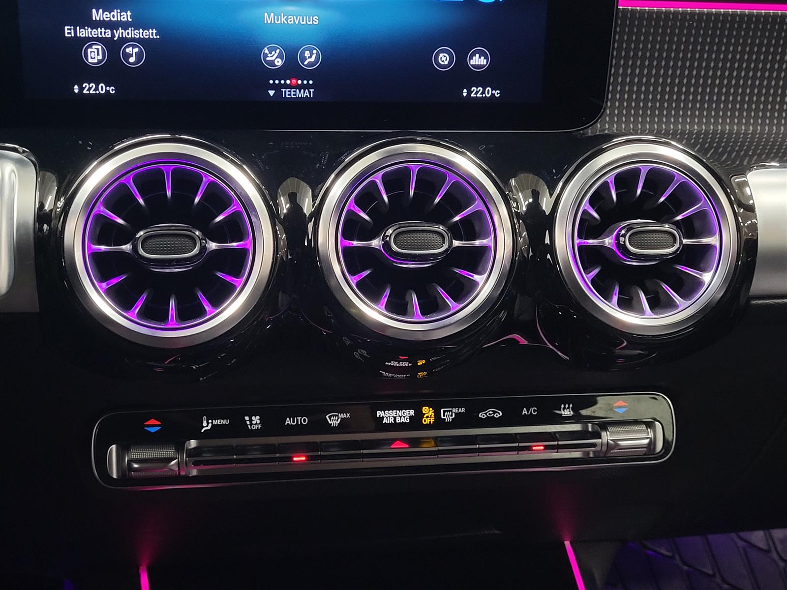 MERCEDES-BENZ EQB 2023