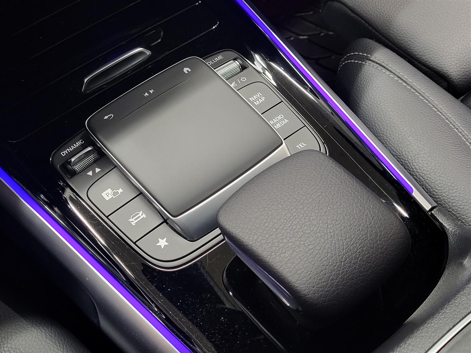 MERCEDES-BENZ EQB 2023