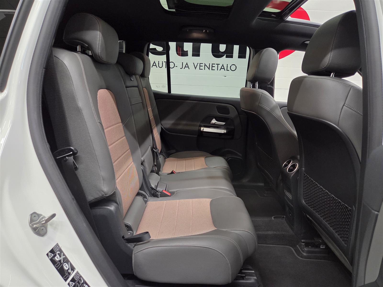 MERCEDES-BENZ EQB 2022