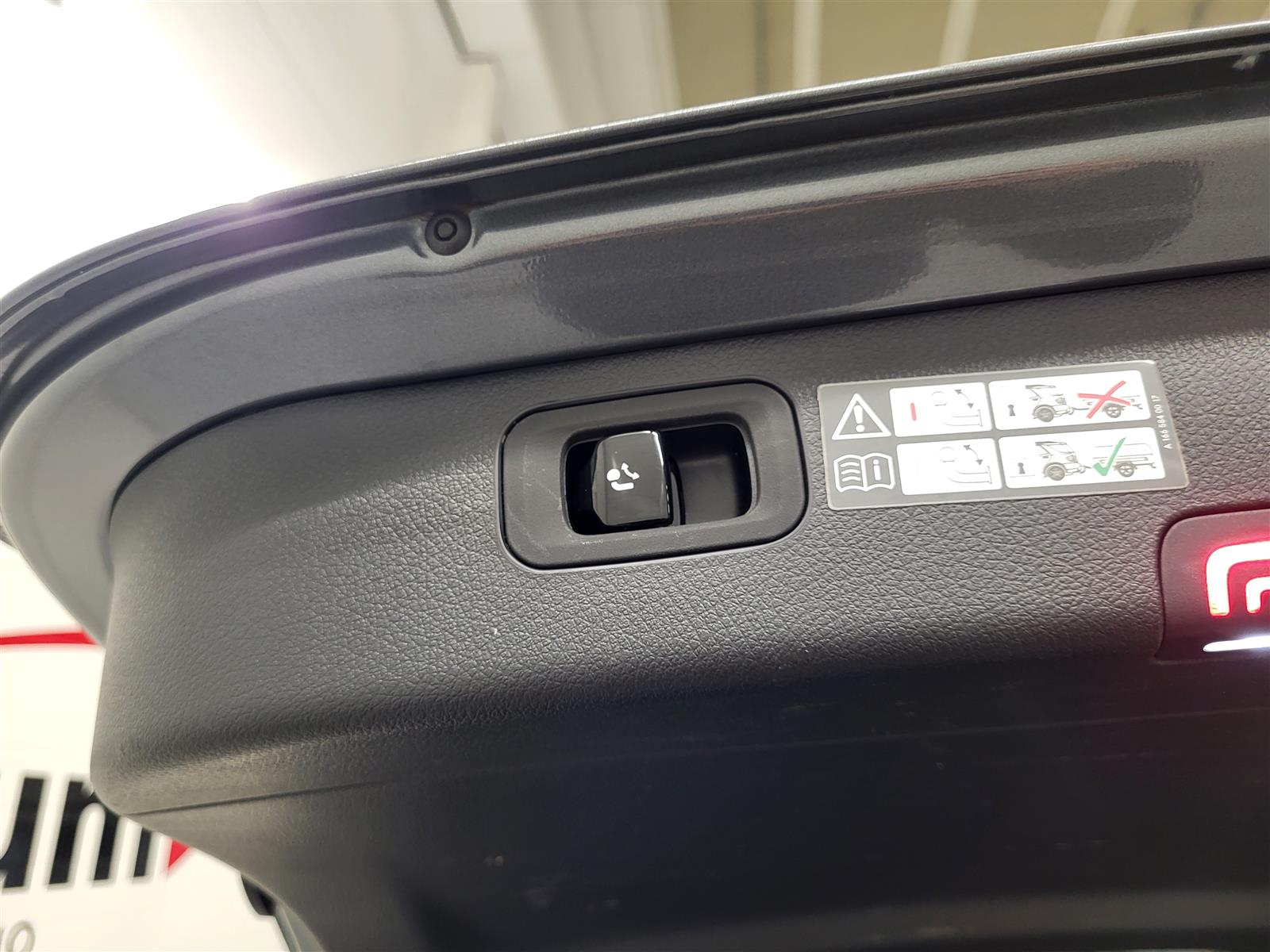 MERCEDES-BENZ C 2023