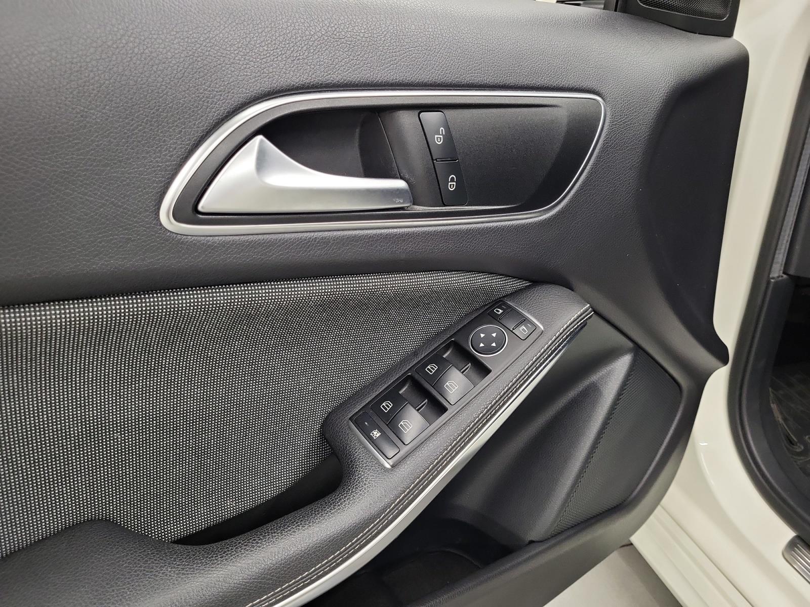 MERCEDES-BENZ A 2017