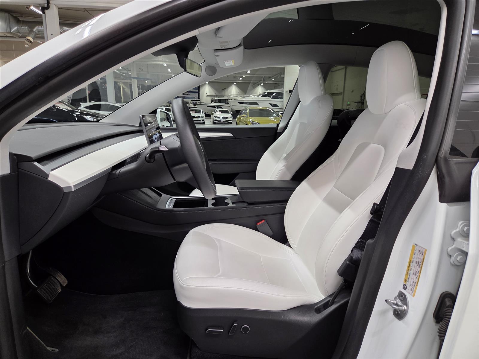 TESLA Model Y 2024