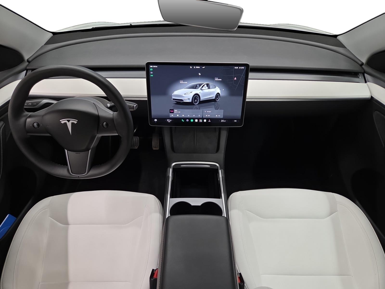 TESLA Model Y 2024
